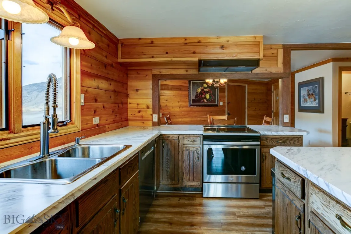 1099 Us Highway 89 S, Gardiner, Montana 59030, Gardiner, Montana 59030, ,Residential Income,For Sale,1099 Us Highway 89 S, Gardiner, Montana 59030,0,408944