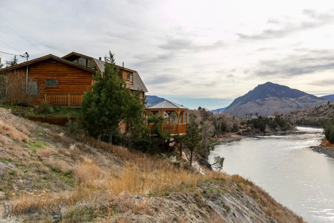 1099 Us Highway 89 S, Gardiner, Montana 59030, Gardiner, Montana 59030, ,Residential Income,For Sale,1099 Us Highway 89 S, Gardiner, Montana 59030,0,408944