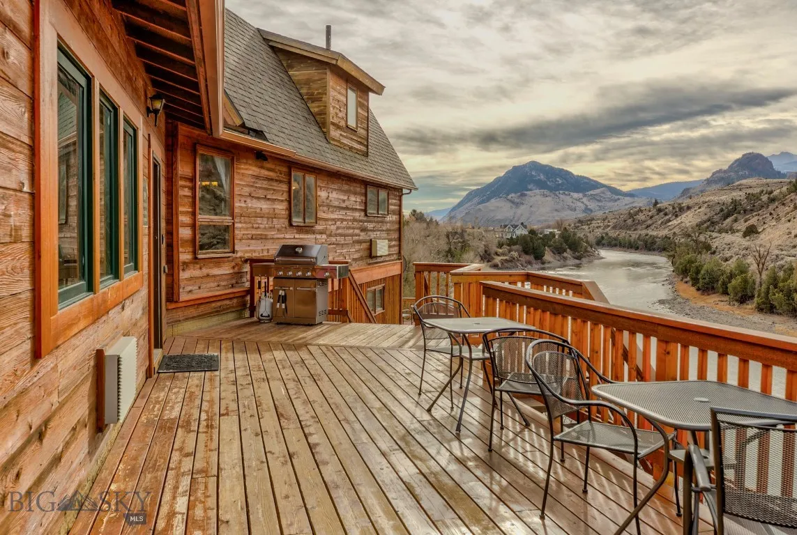1099 Us Highway 89 S, Gardiner, Montana 59030, Gardiner, Montana 59030, ,Residential Income,For Sale,1099 Us Highway 89 S, Gardiner, Montana 59030,0,408944
