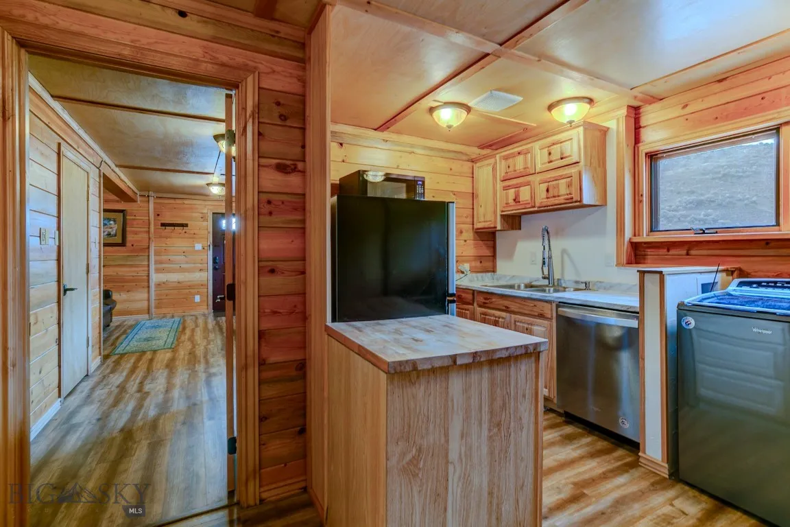 1099 Us Highway 89 S, Gardiner, Montana 59030, Gardiner, Montana 59030, ,Residential Income,For Sale,1099 Us Highway 89 S, Gardiner, Montana 59030,0,408944