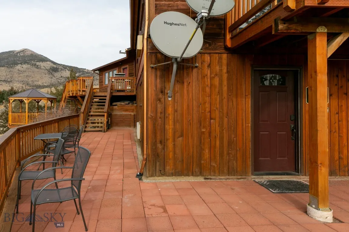1099 Us Highway 89 S, Gardiner, Montana 59030, Gardiner, Montana 59030, ,Residential Income,For Sale,1099 Us Highway 89 S, Gardiner, Montana 59030,0,408944