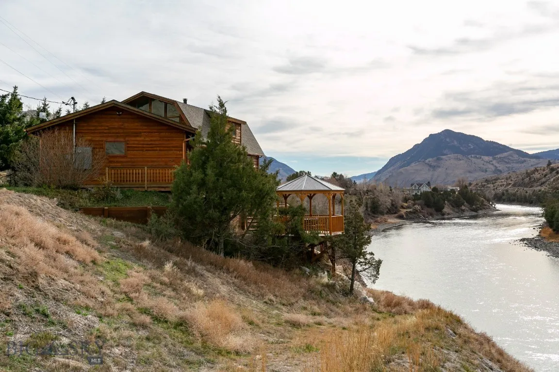 1099 Us Highway 89 S, Gardiner, Montana 59030, Gardiner, Montana 59030, ,Residential Income,For Sale,1099 Us Highway 89 S, Gardiner, Montana 59030,0,408944