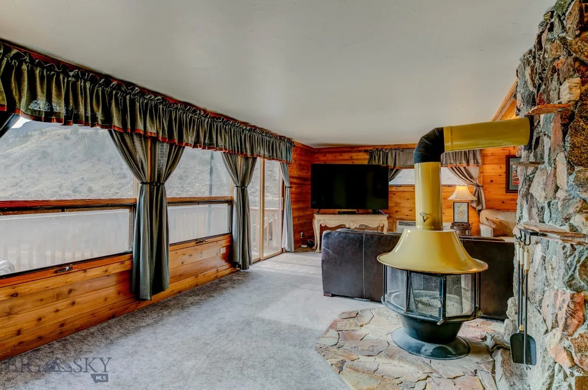 1099 Us Highway 89 S, Gardiner, Montana 59030, Gardiner, Montana 59030, ,Residential Income,For Sale,1099 Us Highway 89 S, Gardiner, Montana 59030,0,408944