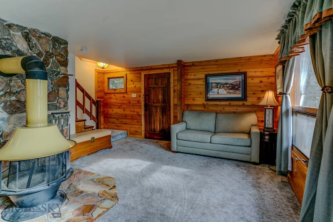1099 Us Highway 89 S, Gardiner, Montana 59030, Gardiner, Montana 59030, ,Residential Income,For Sale,1099 Us Highway 89 S, Gardiner, Montana 59030,0,408944