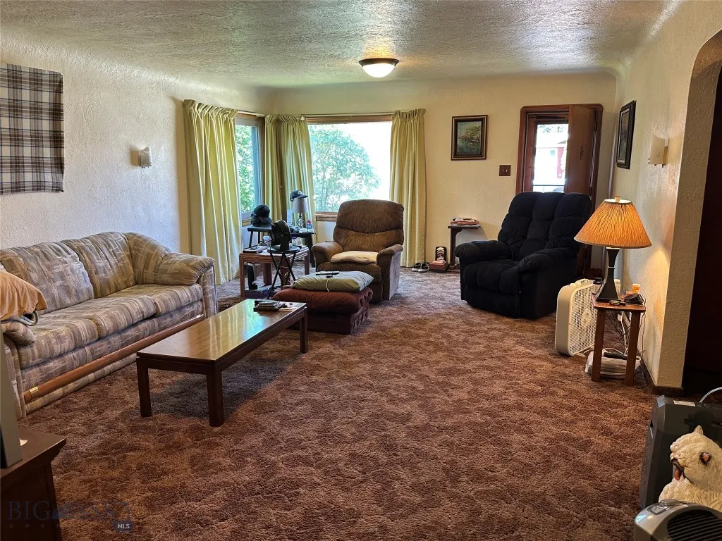 Living area with  archways