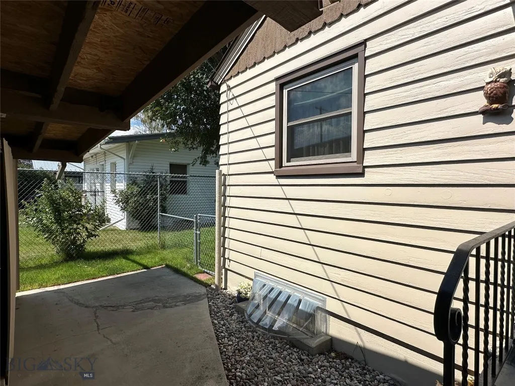 2922 E Edwards, Butte, Montana 59701, Butte, Montana 59701, 2 Bedrooms Bedrooms, ,1 BathroomBathrooms,Residential,For Sale,2922 E Edwards, Butte, Montana 59701,0,409263