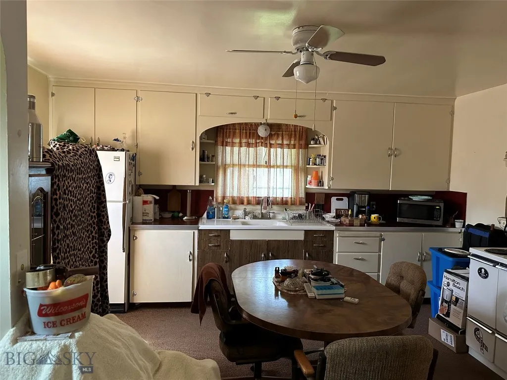 Kitchen / dining