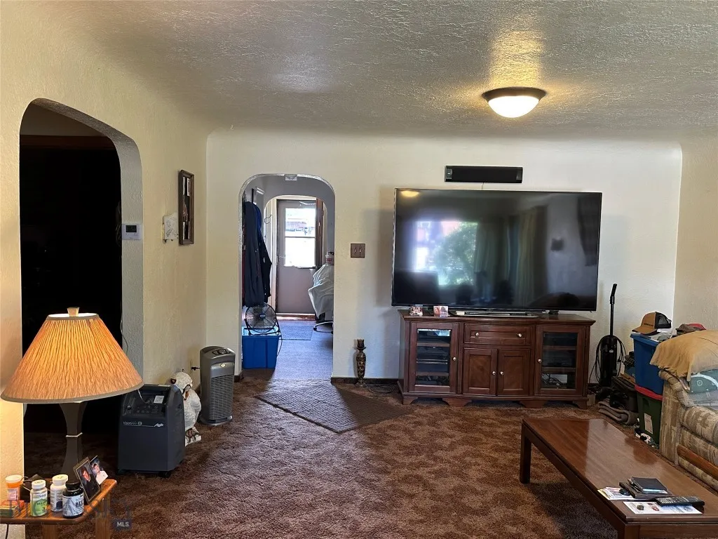 Living area with  archways