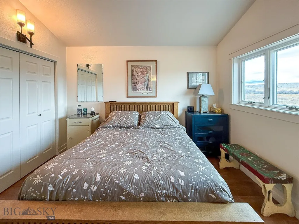 Bedroom with ensuite