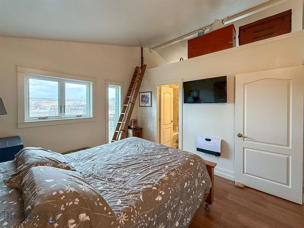 Bedroom with ensuite