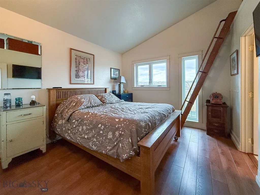 Bedroom with ensuite