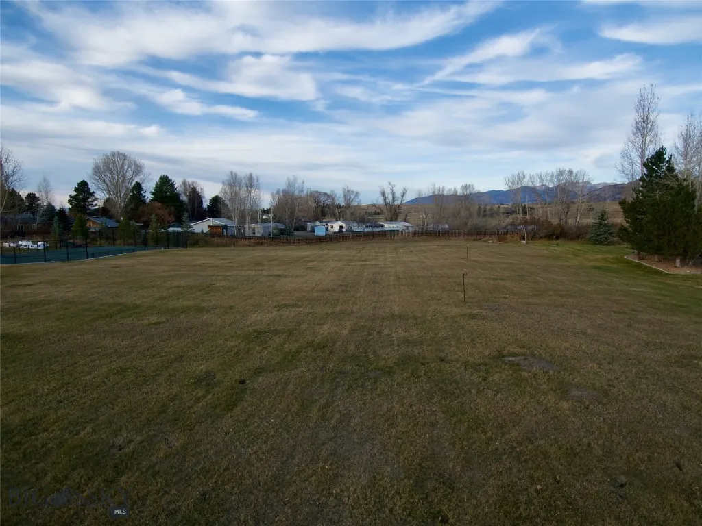 **Lot lines are an estimate