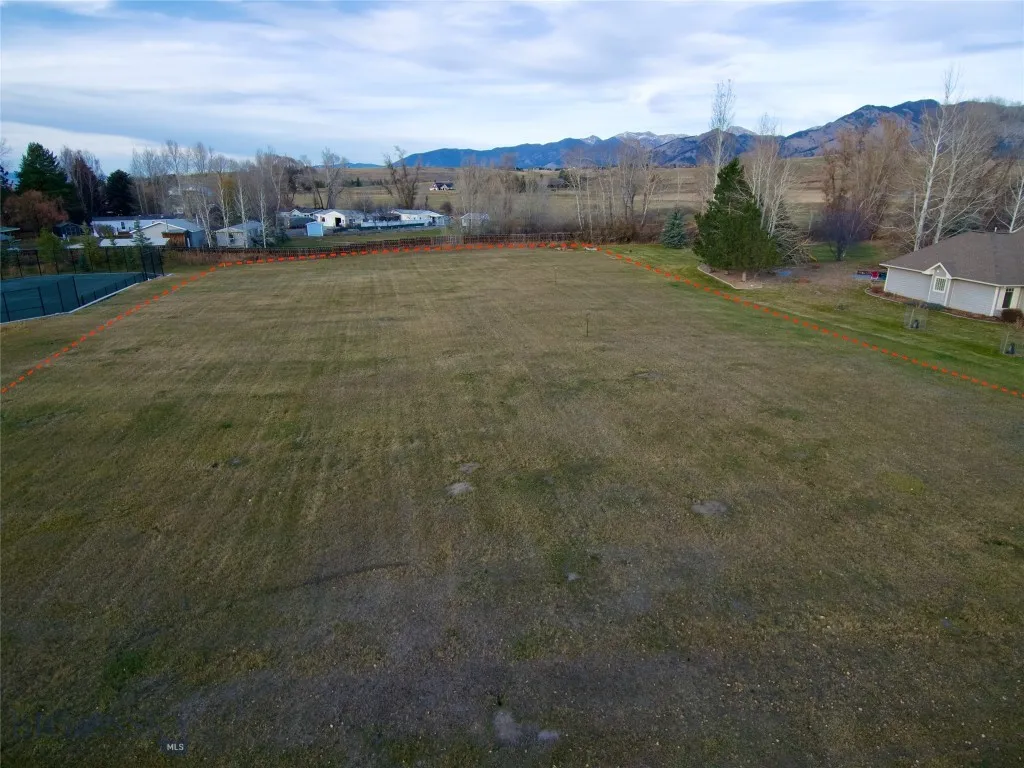 **Lot lines are an estimate