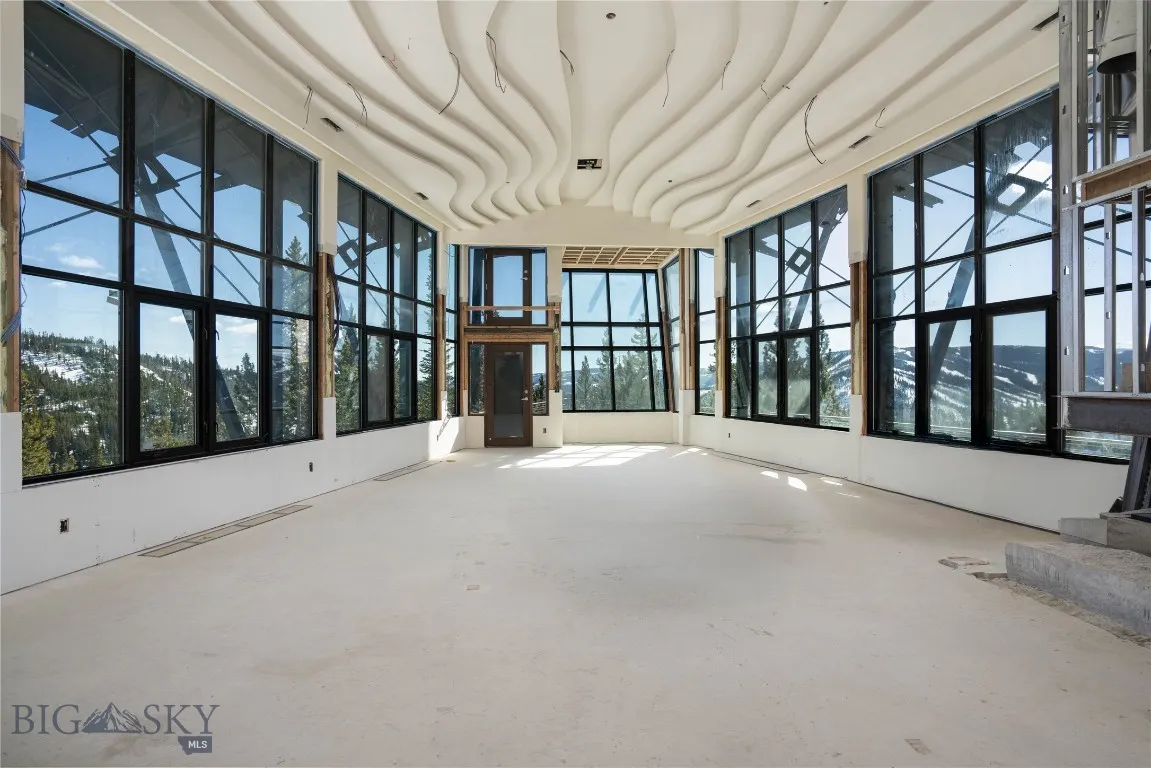 Main living area with 360 views