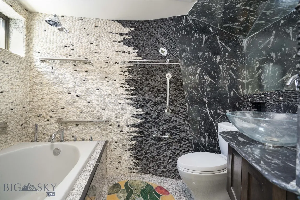 2nd bathroom in guest suite