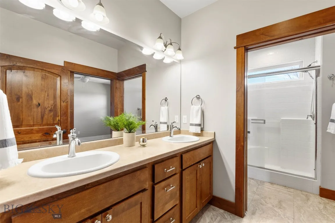 Shared bath for two bedrooms.
