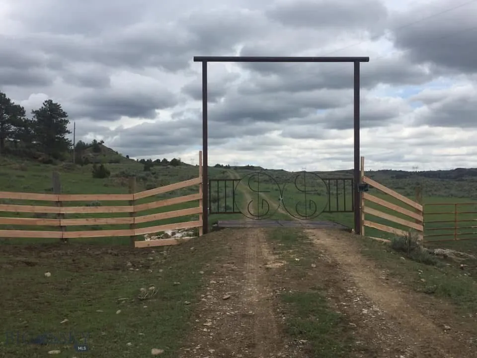 255 Smith Creek Road, Forsyth, Montana 59327, Forsyth, Montana 59327, 2 Bedrooms Bedrooms, ,1 BathroomBathrooms,Residential,For Sale,255 Smith Creek Road, Forsyth, Montana 59327,0,409241