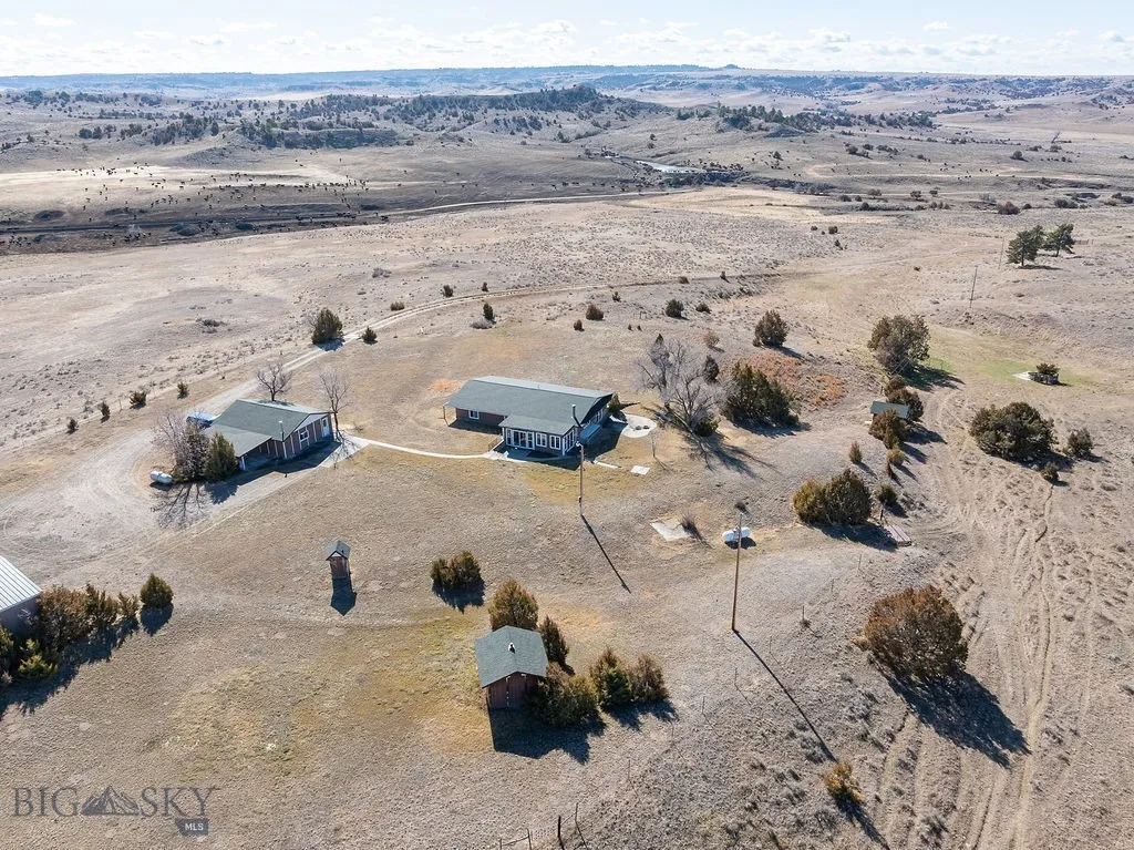 255 Smith Creek Road, Forsyth, Montana 59327, Forsyth, Montana 59327, 2 Bedrooms Bedrooms, ,1 BathroomBathrooms,Residential,For Sale,255 Smith Creek Road, Forsyth, Montana 59327,0,409241