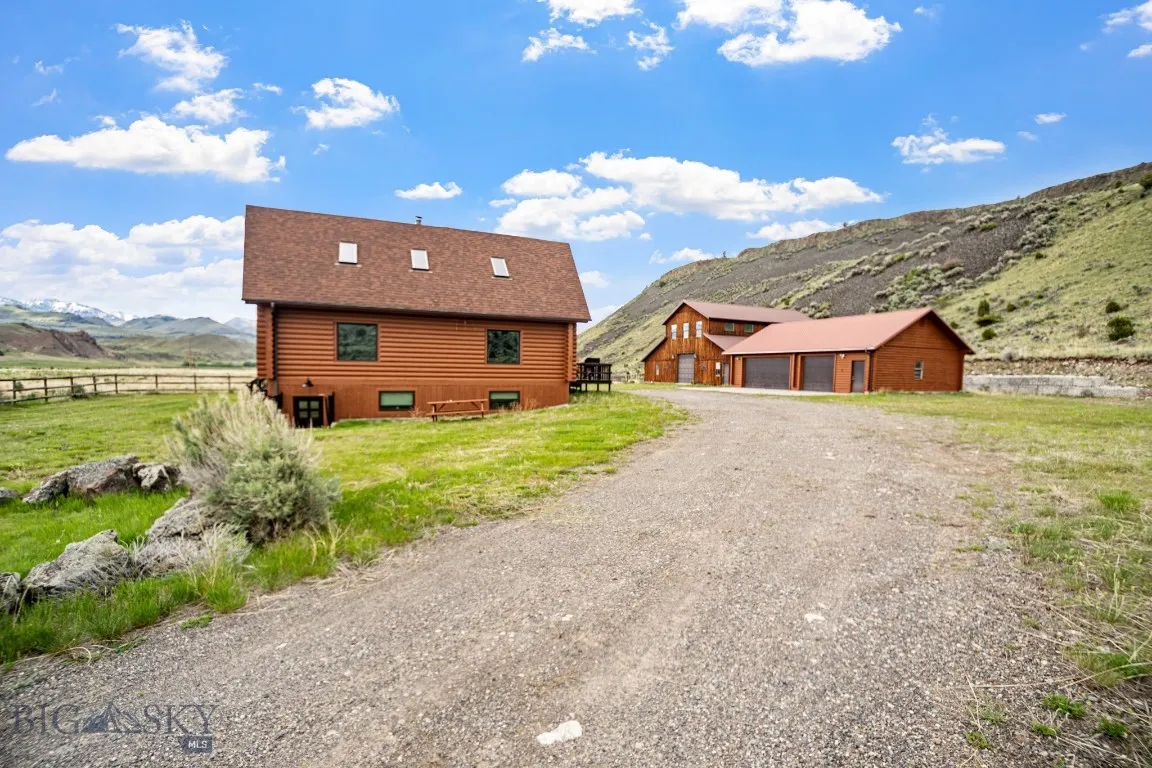 Emigrant, Montana 59027, 6 Bedrooms Bedrooms, ,1 BathroomBathrooms,Residential,For Sale,0,409055