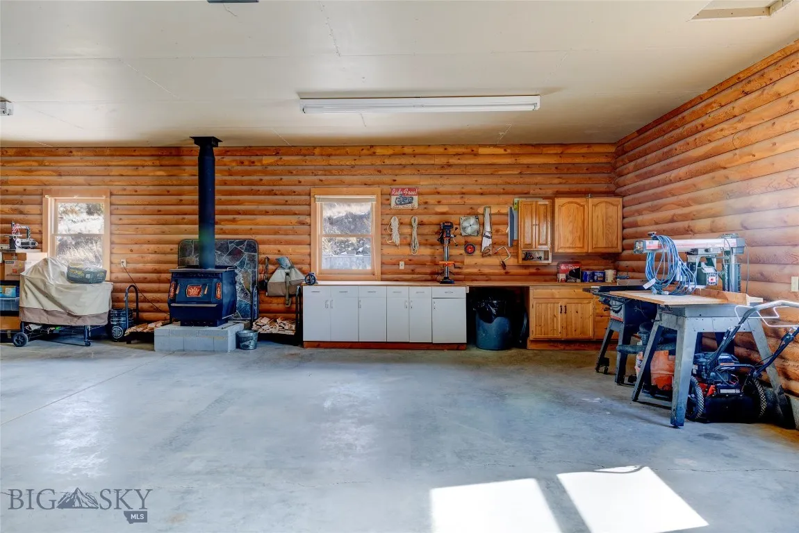 Emigrant, Montana 59027, 6 Bedrooms Bedrooms, ,1 BathroomBathrooms,Residential,For Sale,0,409055