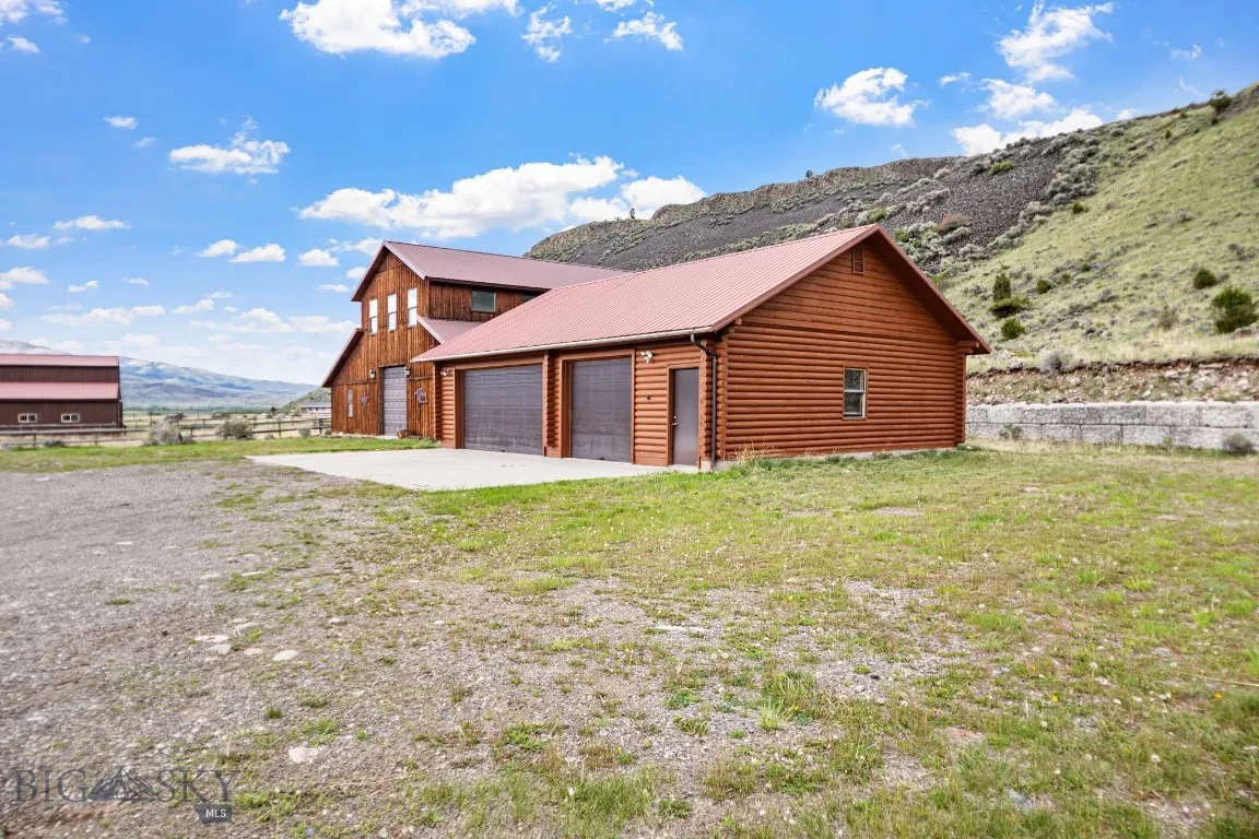 Emigrant, Montana 59027, 6 Bedrooms Bedrooms, ,1 BathroomBathrooms,Residential,For Sale,0,409055