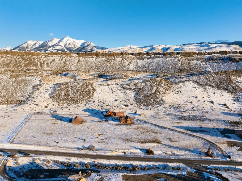 Emigrant, Montana 59027, 6 Bedrooms Bedrooms, ,1 BathroomBathrooms,Residential,For Sale,0,409055