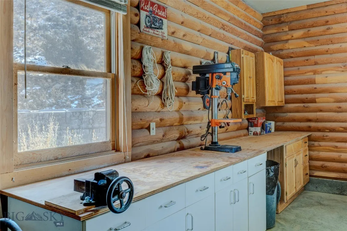 Emigrant, Montana 59027, 6 Bedrooms Bedrooms, ,1 BathroomBathrooms,Residential,For Sale,0,409055