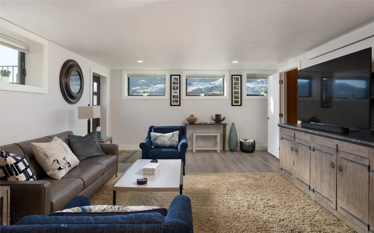 Emigrant, Montana 59027, 6 Bedrooms Bedrooms, ,1 BathroomBathrooms,Residential,For Sale,0,409055