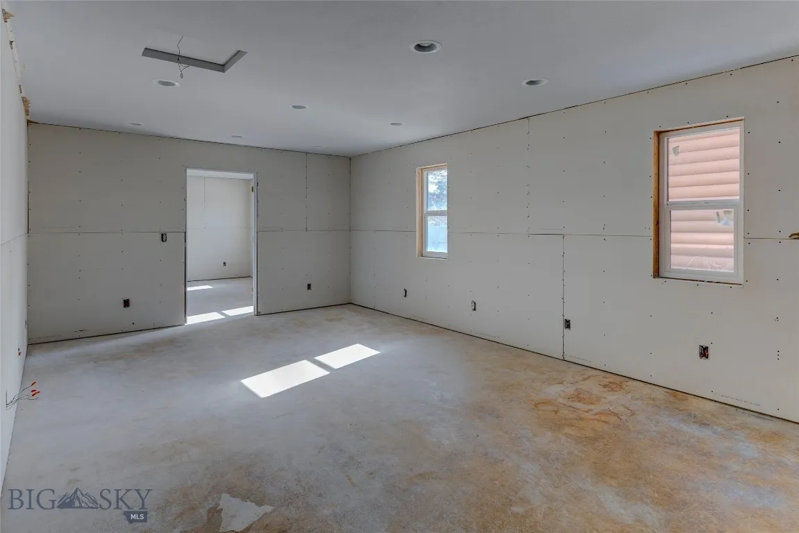 Emigrant, Montana 59027, 6 Bedrooms Bedrooms, ,1 BathroomBathrooms,Residential,For Sale,0,409055