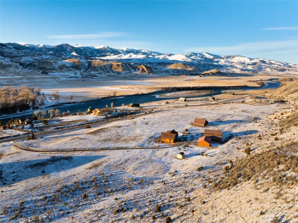 Emigrant, Montana 59027, 6 Bedrooms Bedrooms, ,1 BathroomBathrooms,Residential,For Sale,0,409055