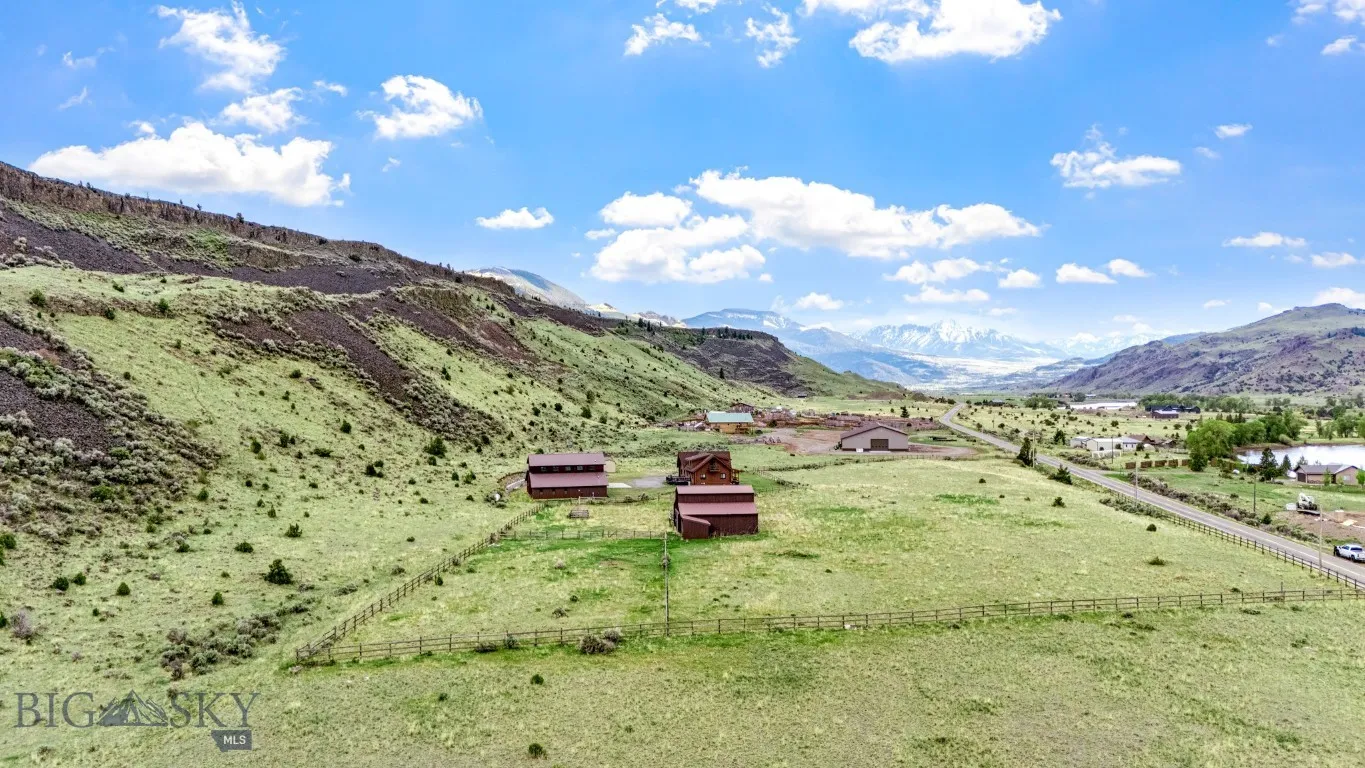 Emigrant, Montana 59027, 6 Bedrooms Bedrooms, ,1 BathroomBathrooms,Residential,For Sale,0,409055