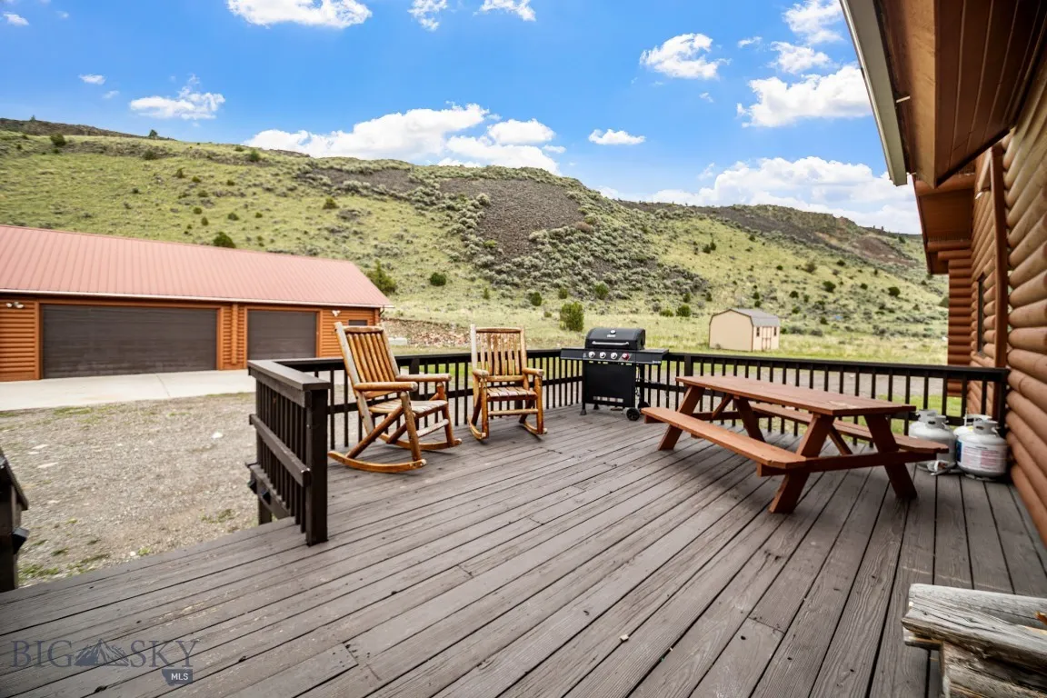 Emigrant, Montana 59027, 6 Bedrooms Bedrooms, ,1 BathroomBathrooms,Residential,For Sale,0,409055