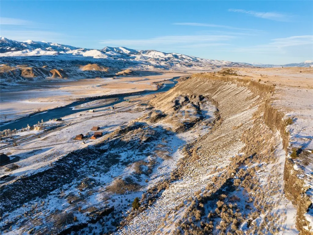 Emigrant, Montana 59027, 6 Bedrooms Bedrooms, ,1 BathroomBathrooms,Residential,For Sale,0,409055