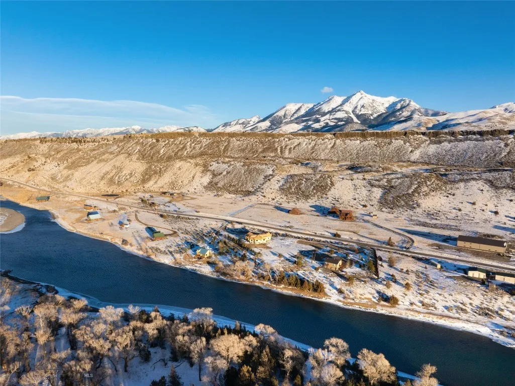 Emigrant, Montana 59027, 6 Bedrooms Bedrooms, ,1 BathroomBathrooms,Residential,For Sale,0,409055