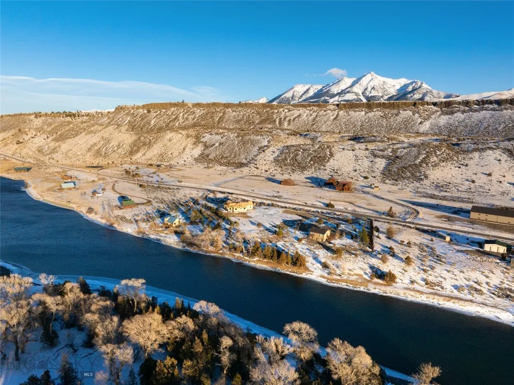 Emigrant, Montana 59027, 6 Bedrooms Bedrooms, ,1 BathroomBathrooms,Residential,For Sale,0,409055