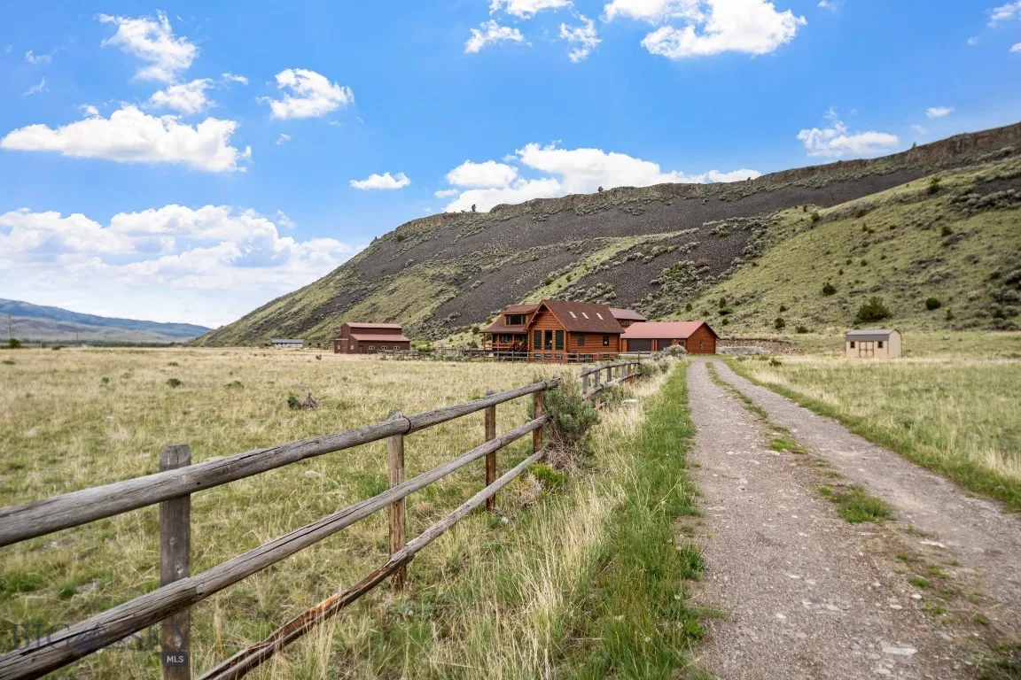 Emigrant, Montana 59027, 6 Bedrooms Bedrooms, ,1 BathroomBathrooms,Residential,For Sale,0,409055