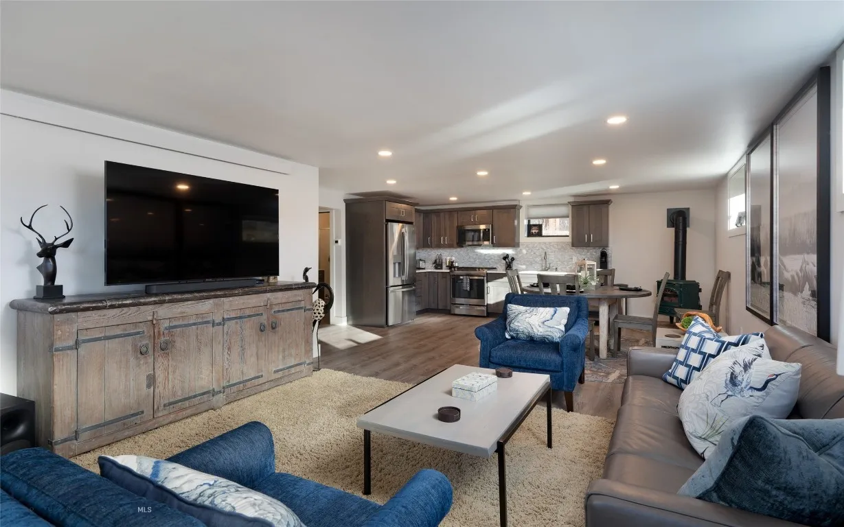 Emigrant, Montana 59027, 6 Bedrooms Bedrooms, ,1 BathroomBathrooms,Residential,For Sale,0,409055