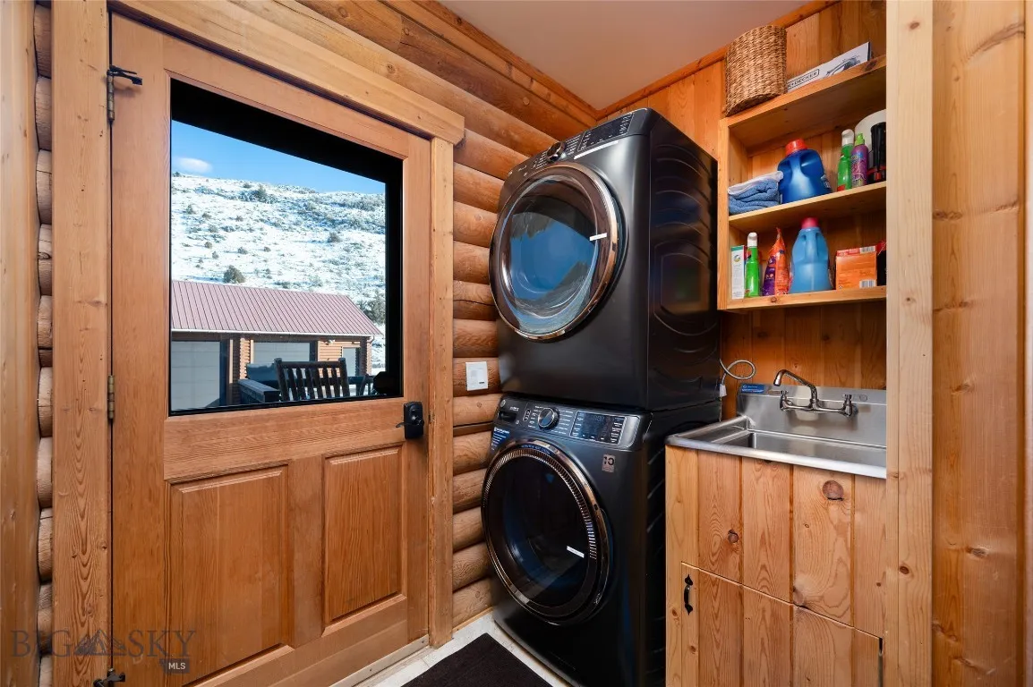 Emigrant, Montana 59027, 6 Bedrooms Bedrooms, ,1 BathroomBathrooms,Residential,For Sale,0,409055