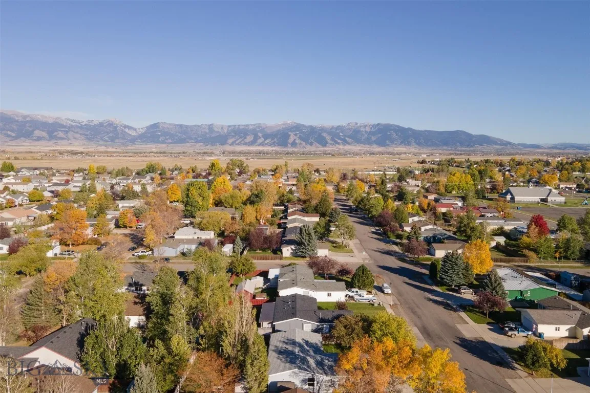 805 Oakwood Drive, Belgrade, Montana 59714, Belgrade, Montana 59714, 3 Bedrooms Bedrooms, ,2 BathroomsBathrooms,Residential,For Sale,805 Oakwood Drive, Belgrade, Montana 59714,0,409273