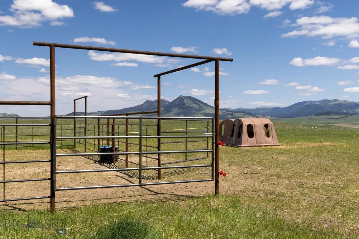22 Porcupine, Wilsall, Montana 59086, Wilsall, Montana 59086, 4 Bedrooms Bedrooms, ,3 BathroomsBathrooms,Residential,For Sale,22 Porcupine, Wilsall, Montana 59086,0,409305
