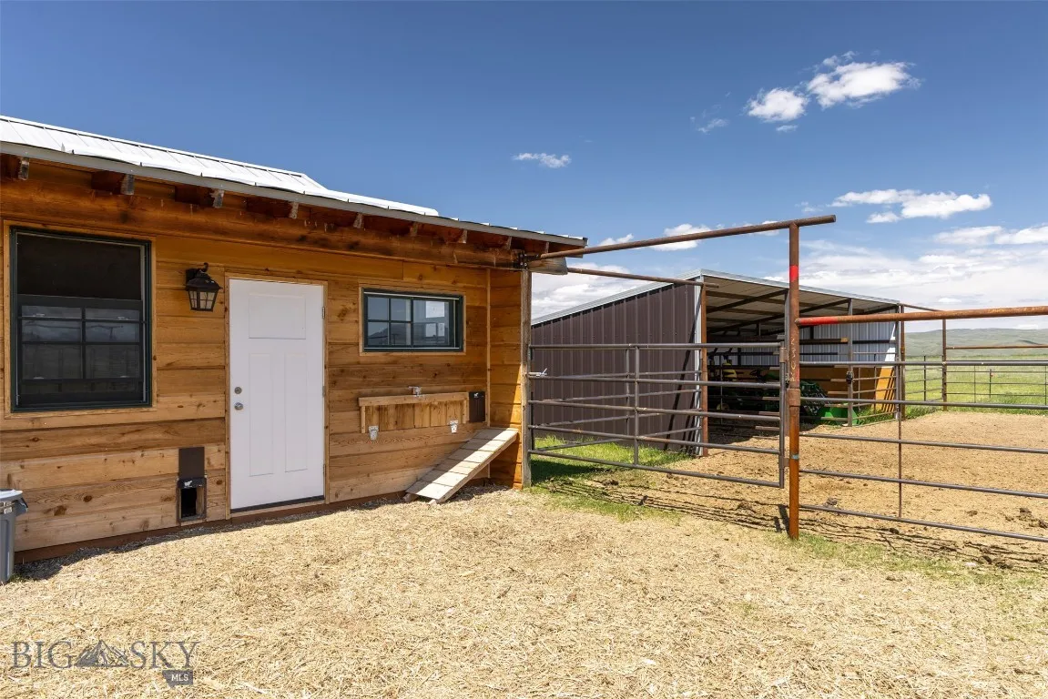 22 Porcupine, Wilsall, Montana 59086, Wilsall, Montana 59086, 4 Bedrooms Bedrooms, ,3 BathroomsBathrooms,Residential,For Sale,22 Porcupine, Wilsall, Montana 59086,0,409305