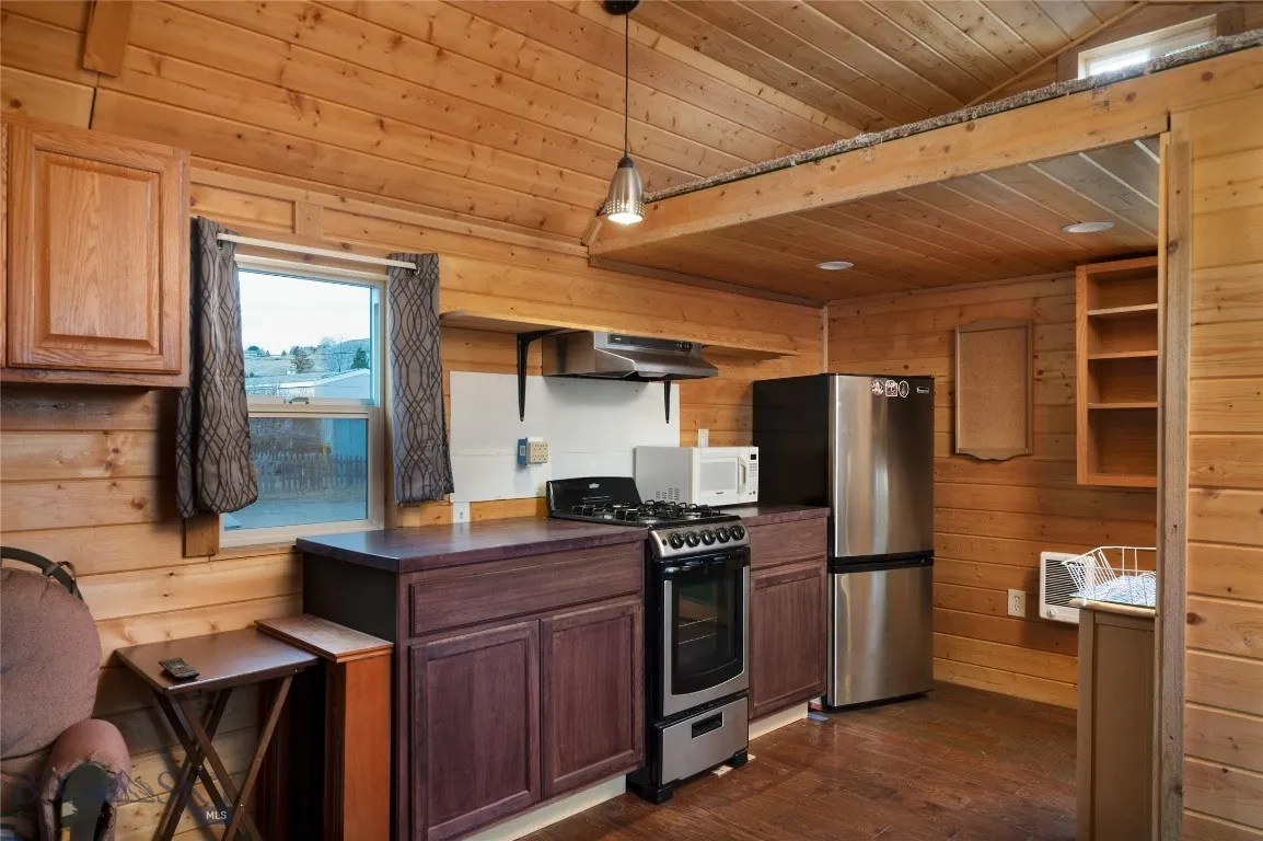 1215 E Gallatin Street, Livingston, Montana 59047, Livingston, Montana 59047, ,Residential Income,For Sale,1215 E Gallatin Street, Livingston, Montana 59047,0,409295