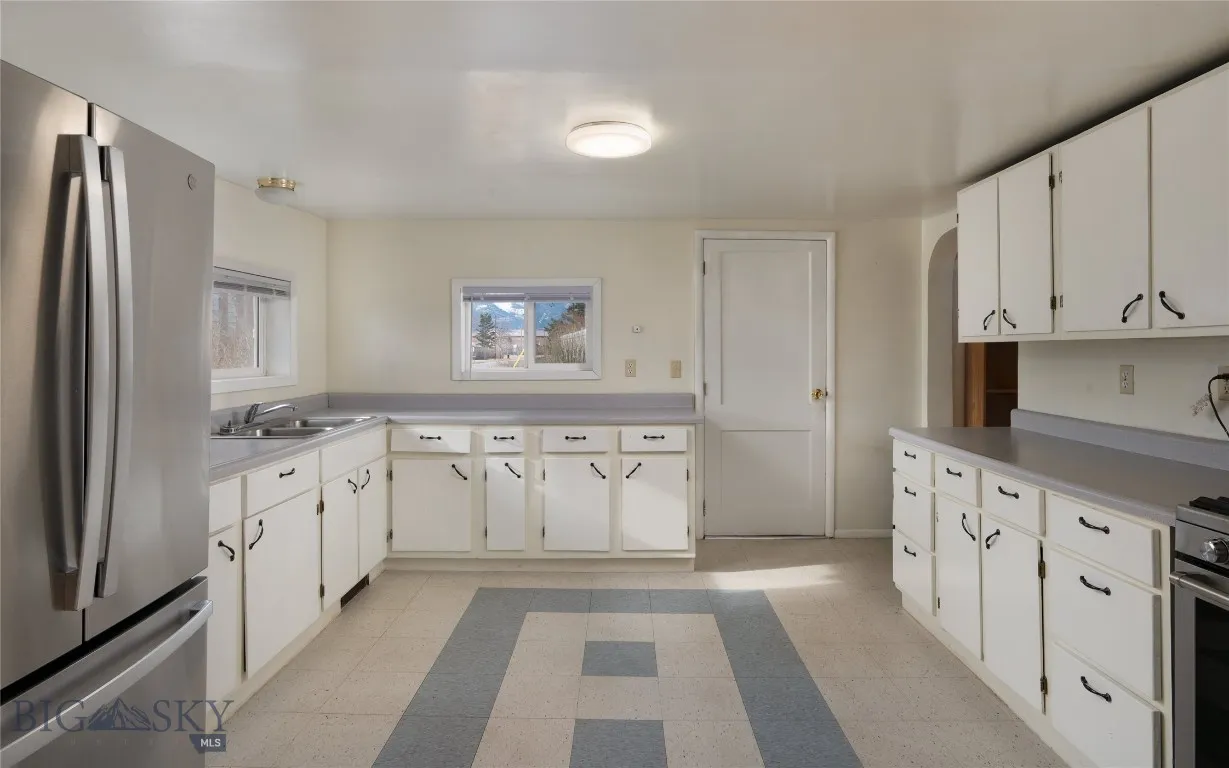 1215 E Gallatin Street, Livingston, Montana 59047, Livingston, Montana 59047, ,Residential Income,For Sale,1215 E Gallatin Street, Livingston, Montana 59047,0,409295