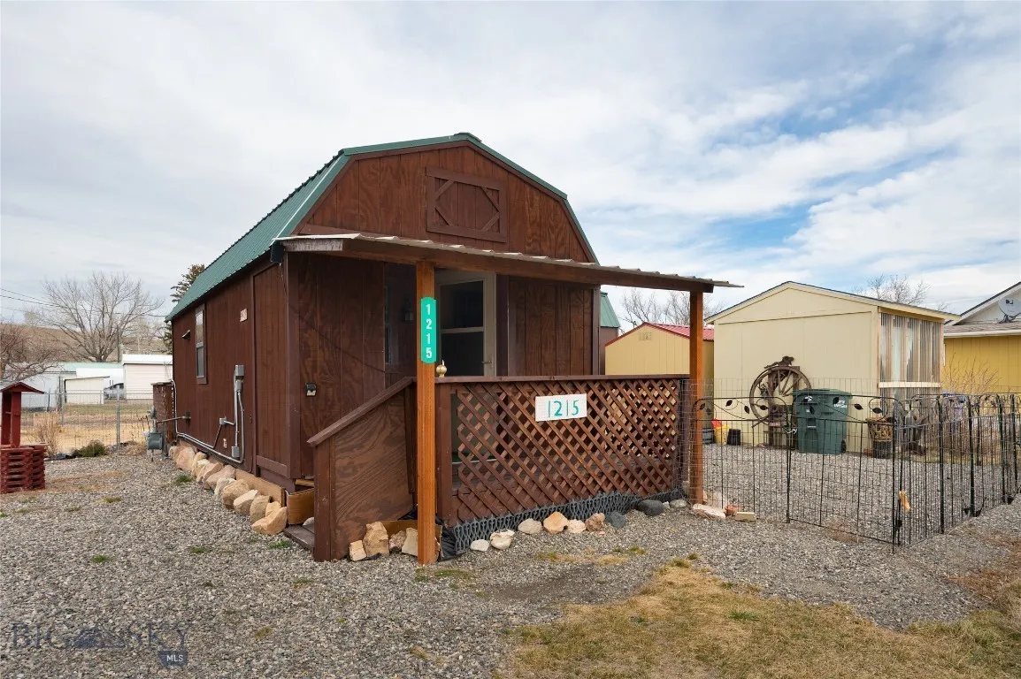 1215 E Gallatin Street, Livingston, Montana 59047, Livingston, Montana 59047, ,Residential Income,For Sale,1215 E Gallatin Street, Livingston, Montana 59047,0,409295