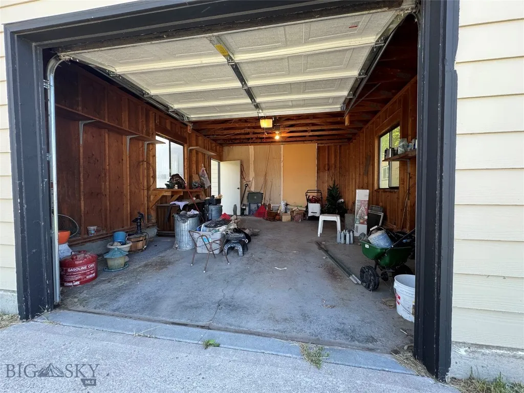 915 E 2nd Ave, Big Timber, Montana 59011, Big Timber, Montana 59011, 4 Bedrooms Bedrooms, ,2 BathroomsBathrooms,Residential,For Sale,915 E 2nd Ave, Big Timber, Montana 59011,0,409292