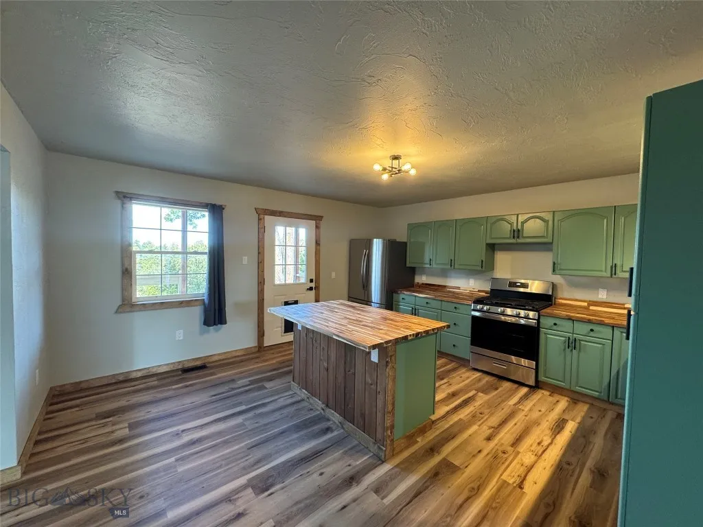 Reed Point, Montana 59069, 3 Bedrooms Bedrooms, ,2 BathroomsBathrooms,Residential,For Sale,0,409359