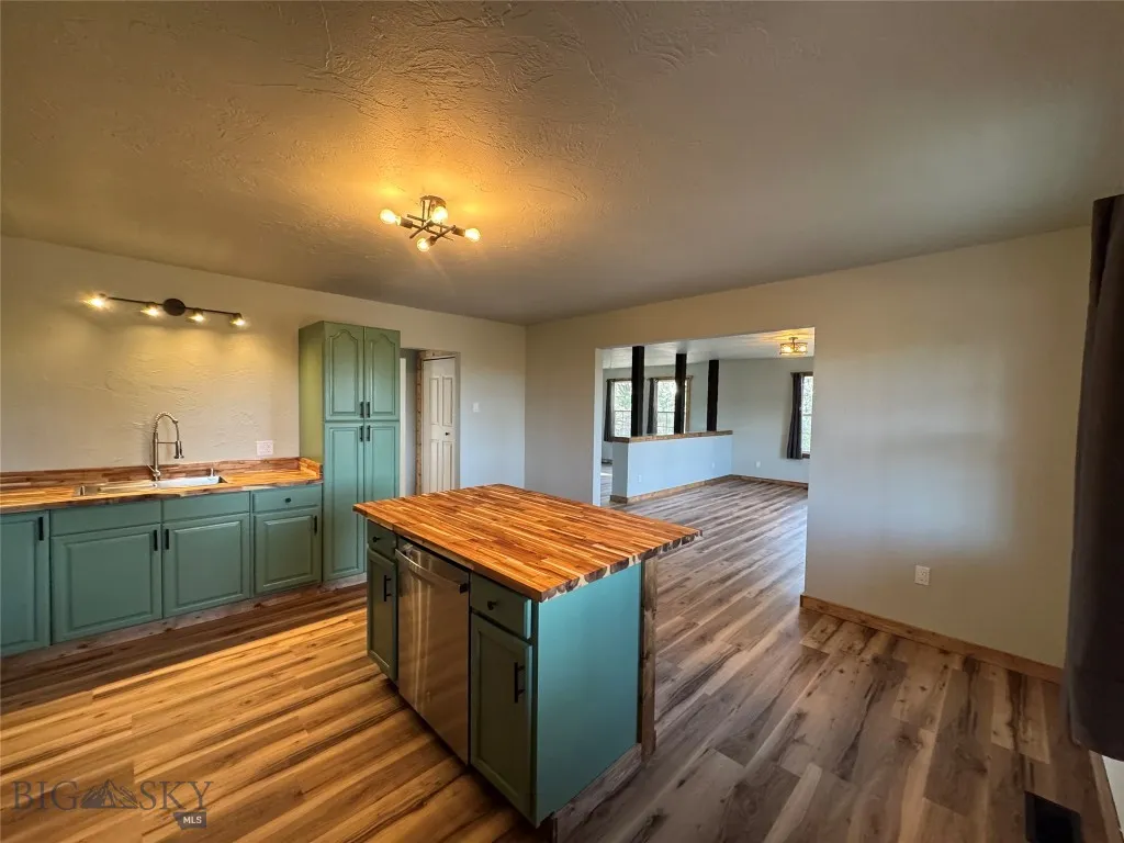 Reed Point, Montana 59069, 3 Bedrooms Bedrooms, ,2 BathroomsBathrooms,Residential,For Sale,0,409359