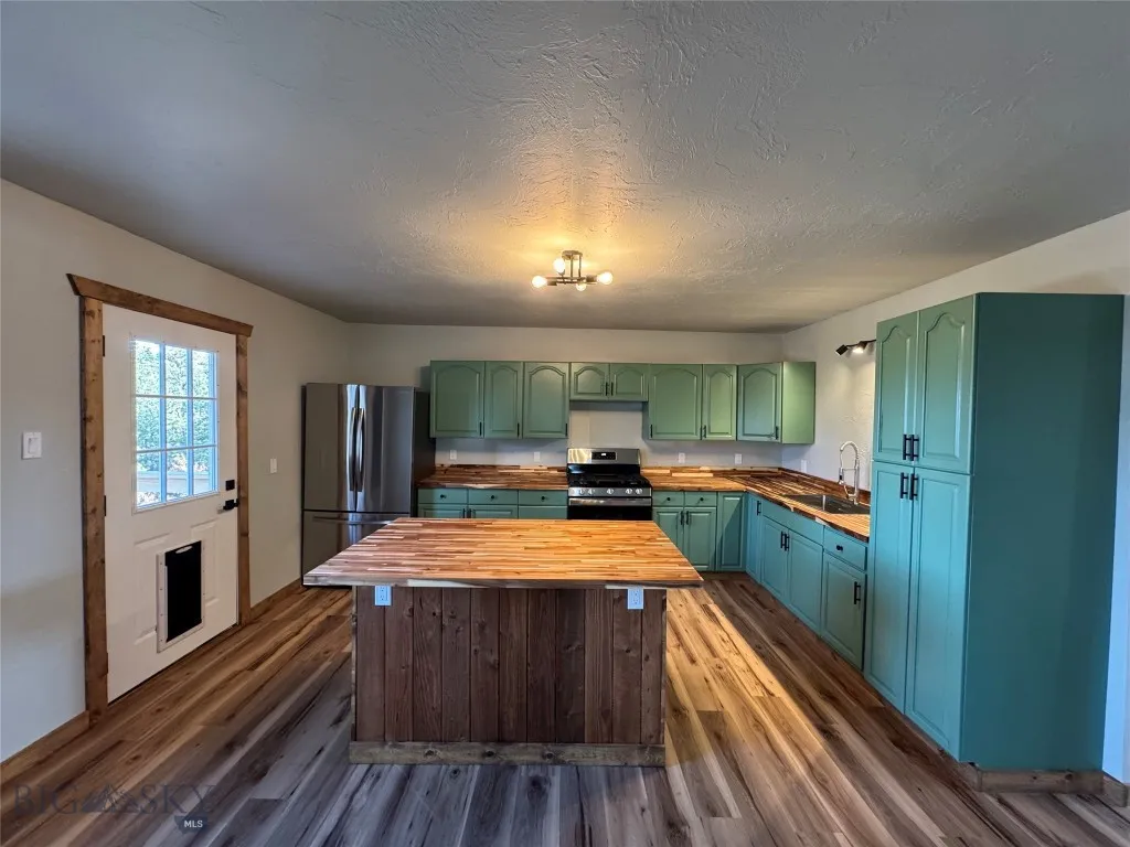 Reed Point, Montana 59069, 3 Bedrooms Bedrooms, ,2 BathroomsBathrooms,Residential,For Sale,0,409359
