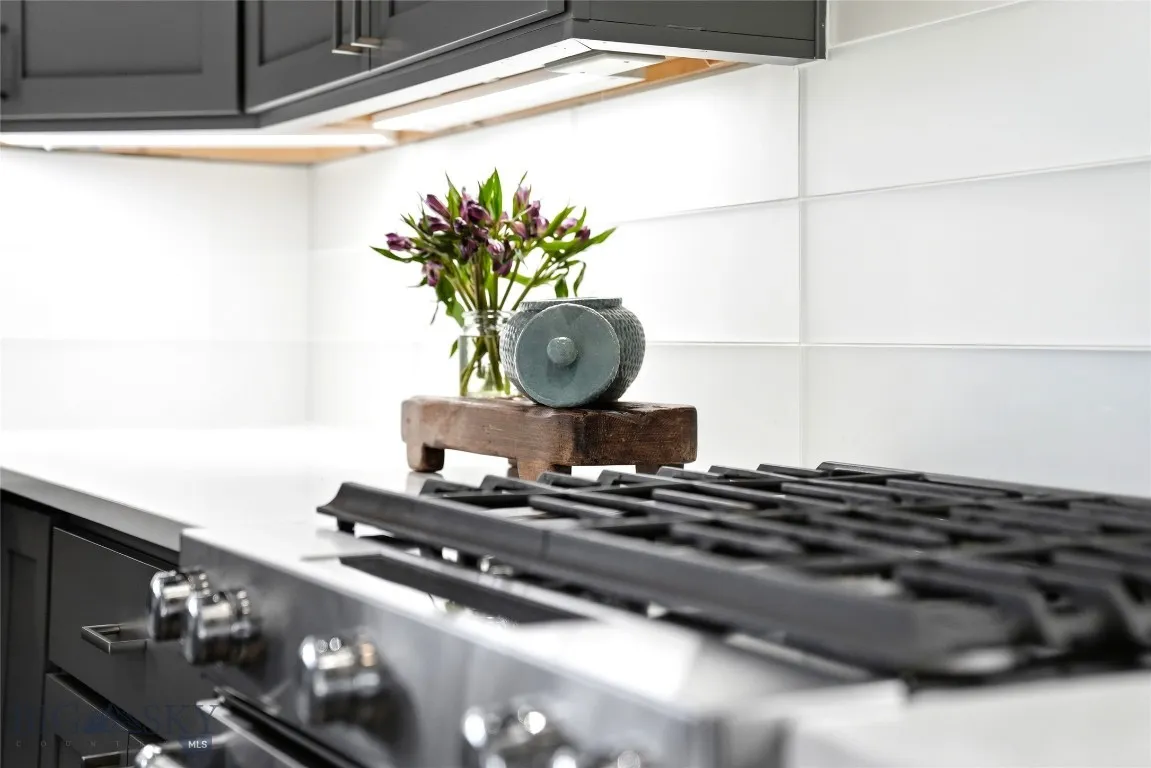 Undermounted cabinet lighting