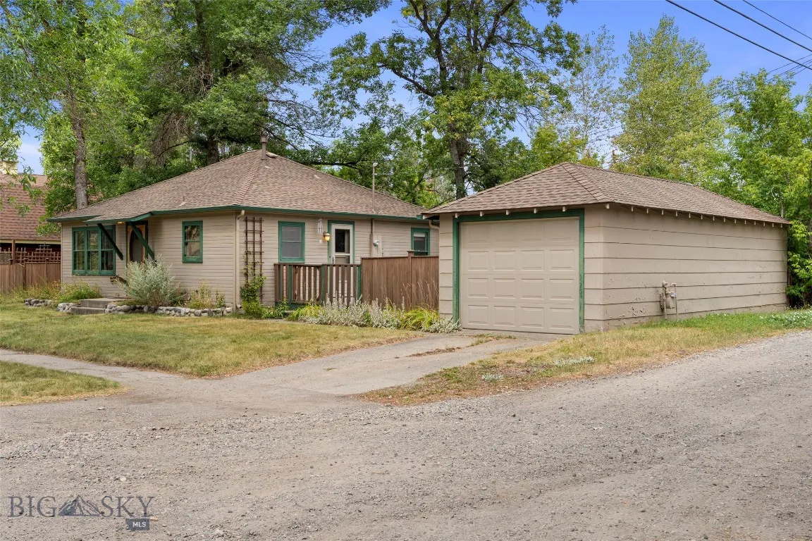 Bungalow with detached garage 2 blocks from Main Street